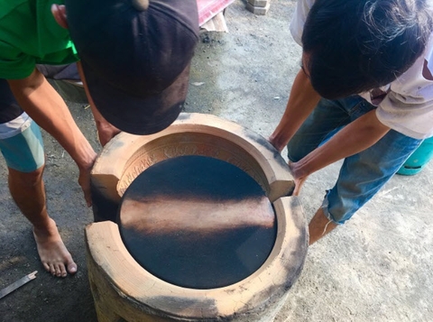 Quy trình gỡ khuôn trống đồng Đông Sơn