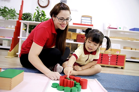 Montessori cho tiểu học, tại sao không?