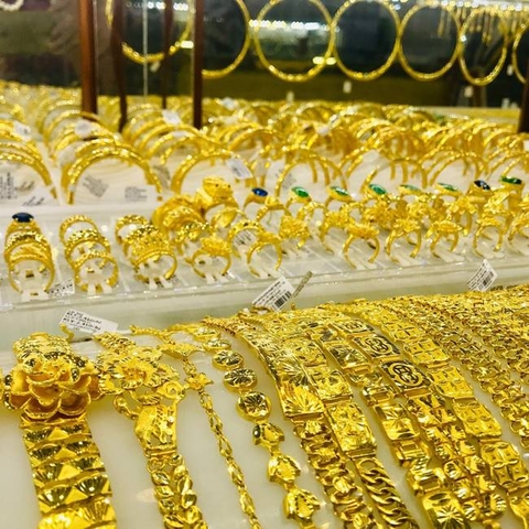 Có nên mua vàng thời điểm này không? Có nên mua vàng thời điểm này không?