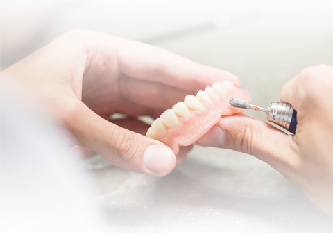 Trở thành kỹ thuật viên phục hình răng có tay nghề sau khi học trung cấp không hề khó Trở thành kỹ thuật viên phục hình răng có tay nghề sau khi học trung cấp không hề khó