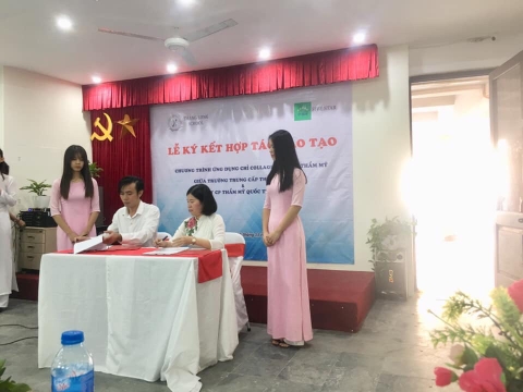 LỄ KÝ KẾT HỢP TÁC ĐÀO TẠO TRƯỜNG VÀ CTY CP THẦM MỸ QUỐC TẾ FIVE STAR LỄ KÝ KẾT HỢP TÁC ĐÀO TẠO TRƯỜNG VÀ CTY CP THẦM MỸ QUỐC TẾ FIVE STAR