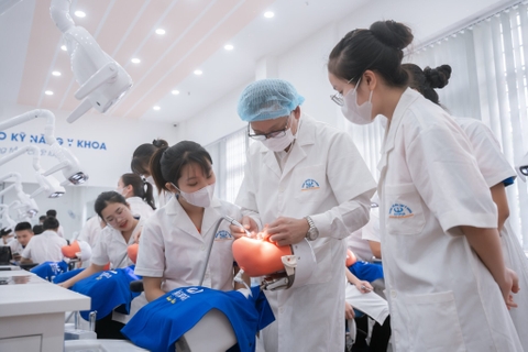 Tầm Quan Trọng Của Việc Thực Hành Khi Học Phục Hình Răng tại Trung Cấp Y Khoa Việt Nam Tầm Quan Trọng Của Việc Thực Hành Khi Học Phục Hình Răng tại Trung Cấp Y Khoa Việt Nam