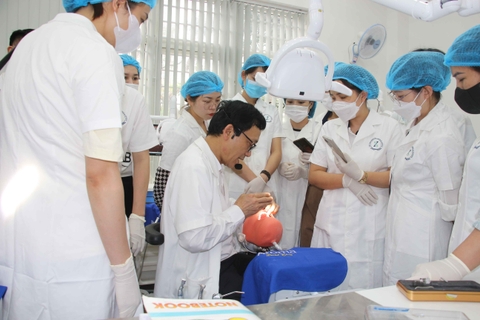 Tuyển Sinh Ngành Răng Hàm Mặt 2025 tại Trung Cấp Y Khoa Việt Nam: Cơ Hội Vàng Cho Những Ai Đam Mê Chăm Sóc Sức Khỏe Răng Miệng Tuyển Sinh Ngành Răng Hàm Mặt 2025 tại Trung Cấp Y Khoa Việt Nam: Cơ Hội Vàng Cho Những Ai Đam Mê Chăm Sóc Sức Khỏe Răng Miệng