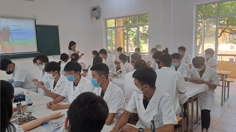 Học Y sĩ đa khoa tại Trường Trung cấp Y khoa Việt Nam được thực hành như thế nào? Học Y sĩ đa khoa tại Trường Trung cấp Y khoa Việt Nam được thực hành như thế nào?