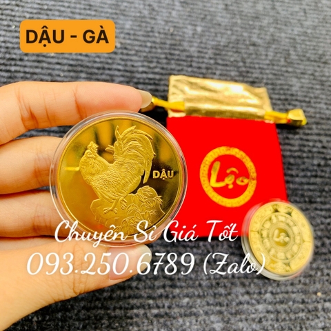Đồng Tiền Xu Con GÀ (DẬU) Mạ Vàng Kèm Túi gấm đỏ LỘC