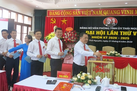Nỗ lực hoàn thành nhiệm vụ chính trị