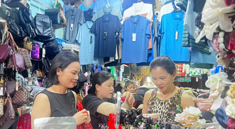 TIỂU THƯƠNG "CHUYỂN MÌNH"