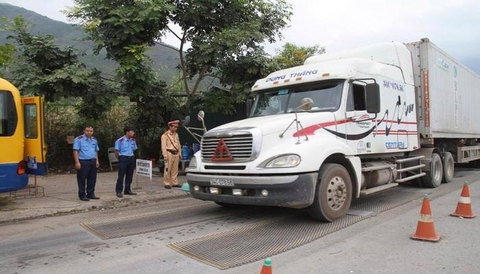 QUY ĐỊNH MỚI VỀ TĂNG NẶNG XỬ PHẠT ĐỐI VỚI XE CHỞ QUÁ TẢI