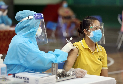 TIÊM VACCINE COVID-19 CHO TẤT CẢ TRƯỜNG HỢP TỪ 18 TUỔI TRỞ LÊN