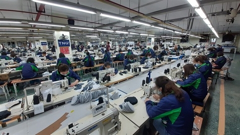 NGÀNH MAY "GIỮ CHÂN" NGƯỜI LAO ĐỘNG