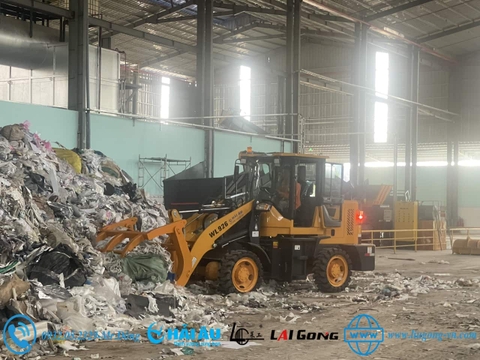 Máy Xúc Lật Kẹp Gỗ Laigong WL926: Lễ Bàn Giao và Hướng Dẫn Vận Hành tại Nhà Máy Bình Phước