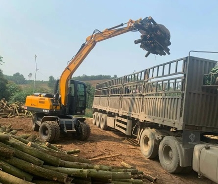 Máy Xúc Bánh Lốp XINYUAN XYC115WT