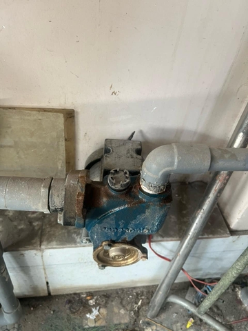 Thợ sửa máy bơm nước tại quận 10