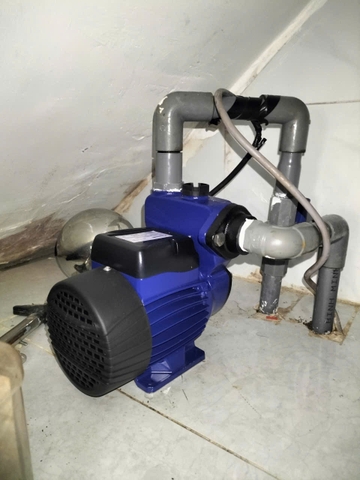sửa máy bơm nước bị rò rỉ