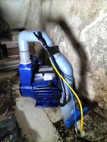 Thợ lắp máy bơm nước tại nhà