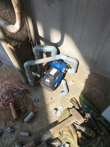 Thợ lắp máy bơm nước tại nhà