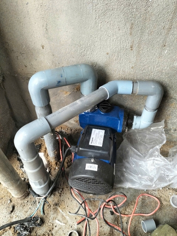 Thợ lắp máy bơm nước tại nhà