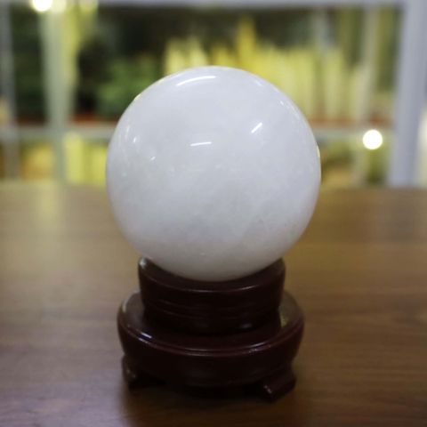 Quả cầu thạch anh trắng đục ĐK 9cm - 1kg-MTB461