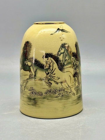 Chuông Cao 25cm Hoạ Tiết Mã Đáo Thành Công Gốm Vẽ Vàng