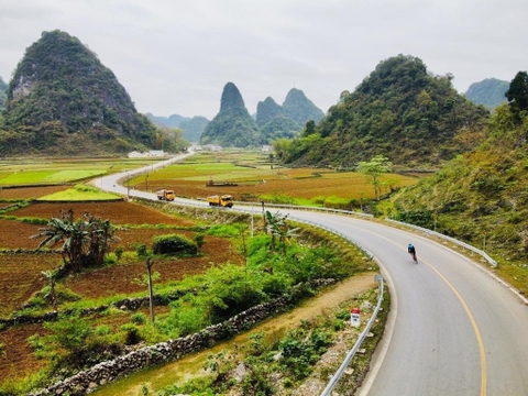 28 DAY NORTH THAILAND - THROUGH LAOS - NORTH VIETNAM BICYCLE JOURNEY