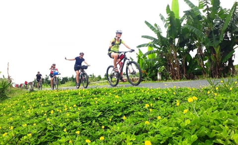 15 DAYS - MEKONG DELTA - CON DAO ISLAND BICYCLE HOLIDAY