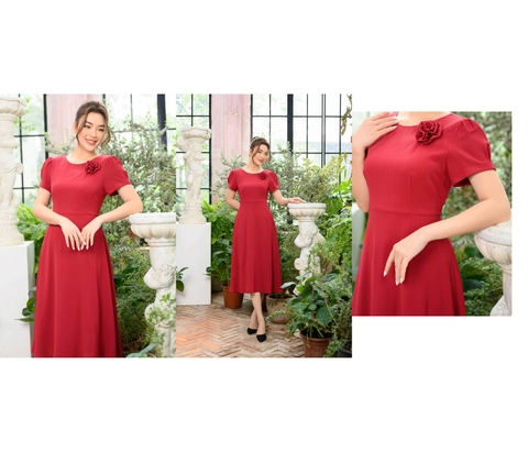 Đầm nơ ngực màu đỏ