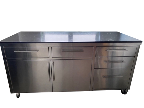 Tủ inox có bánh xe