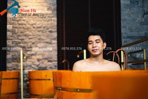Bồn tắm bằng gỗ dáng cao