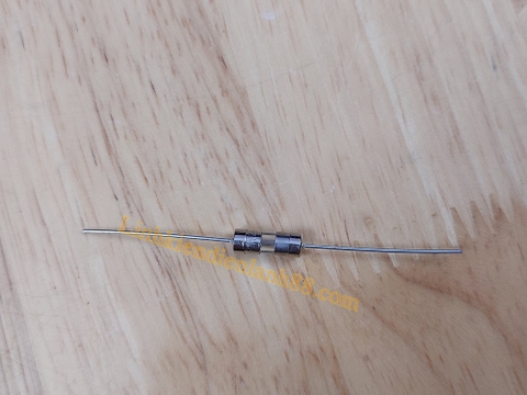 Cầu chì thủy tinh 3.6x10mm F1A 250v mới.