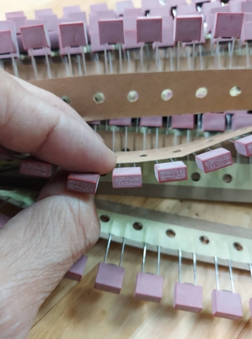 Cầu chì vuông 8A 250v mới !