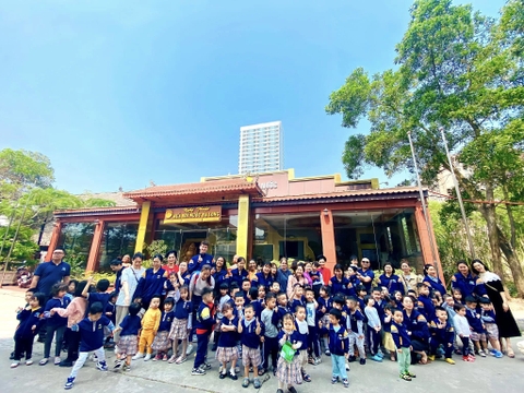 𝗖𝗨̀𝗡𝗚 𝗖𝗢𝗡 Đ𝗜 “𝗧𝗥𝗔̉𝗜 𝗡𝗚𝗛𝗜𝗘̣̂𝗠 𝗠𝗨́𝗔 𝗥𝗢̂́𝗜 𝗡𝗨̛𝗢̛́𝗖” 𝗡𝗛𝗘́