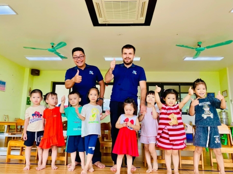 😍 Chào mừng thầy Simon đến với ngôi nhà InterKids😘