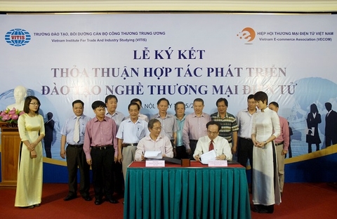Lễ ký kết Thỏa thuận hợp tác giữa VECOM và VITIS