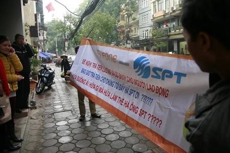 S-Fone sẽ kéo Saigon Postel (SPT) “ra đi”?
