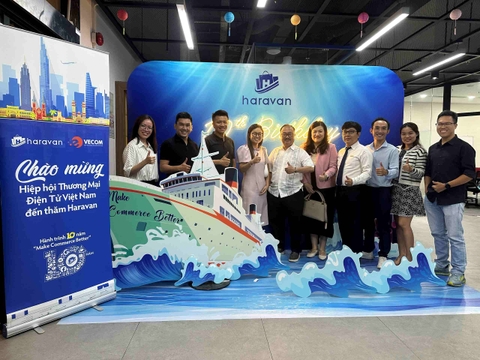 VECOM ĐẾN THĂM & CHÚC MỪNG HARAVAN: HÀNH TRÌNH 10 NĂM “MAKE COMMERCE BETTER”