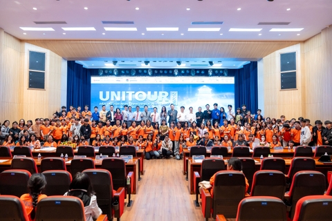 UNITOUR 2025: “DẪN DẮT TẦM NHÌN - ĐỊNH HÌNH KỶ NGUYÊN SỐ” BÙNG NỔ TẠI HUTECH