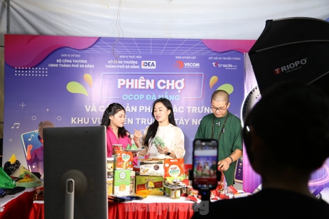 Đà Nẵng đào tạo tiểu thương livestream bán hàng, 'giải cứu' chợ truyền thống