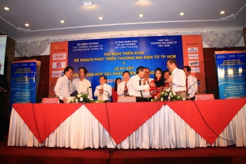 Signing ceremony of cooperation agreement on e-commerce development in Ho Chi Minh City (2011-2015)