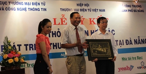 Agreement signing ceremony with Da Nang cityith Da Nang city