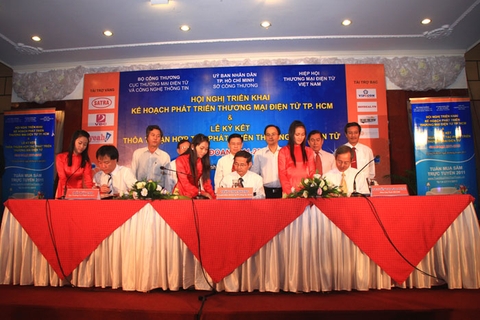 The signing ceremony of cooperation agreement on e-commerce development in Ho Chi Minh City