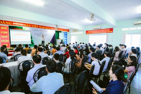 Training enterprises participating in Ben Tre Online Coconut project