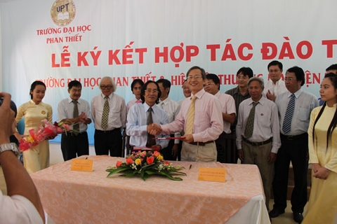 Cooperation agreement with Phan Thiet University on e-commerce training