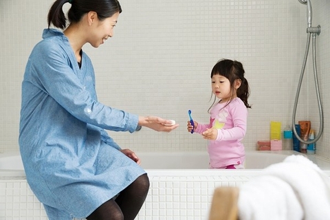 7 thói quen hàng ngày có thể khiến bé bị sâu răng 7 thói quen hàng ngày có thể khiến bé bị sâu răng