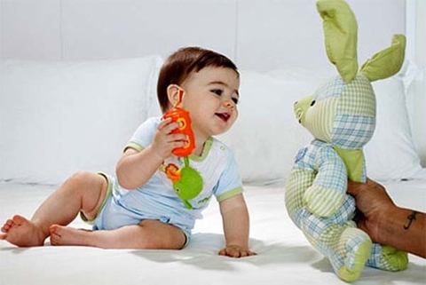 Chọn đồ chơi giúp bé phát triển trong giai đoạn 1-3 tuổi Chọn đồ chơi giúp bé phát triển trong giai đoạn 1-3 tuổi