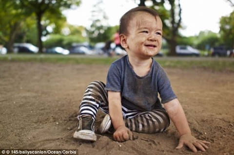 Muốn con khỏe mạnh, hãy cho bé nghịch bẩn! Muốn con khỏe mạnh, hãy cho bé nghịch bẩn!