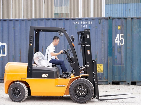 Xe nâng dầu là gì? Có những loại xe nào phổ biến hiện nay?