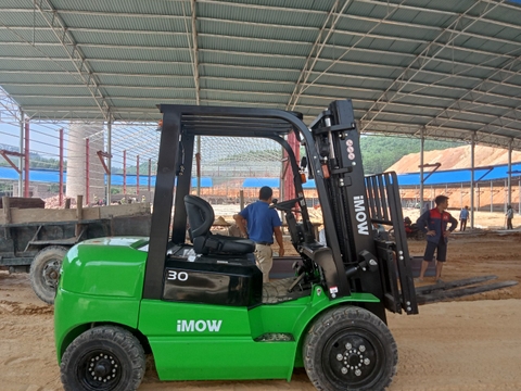 Bàn giao xe nâng IMOW-EP mới tại Tuyên Quang