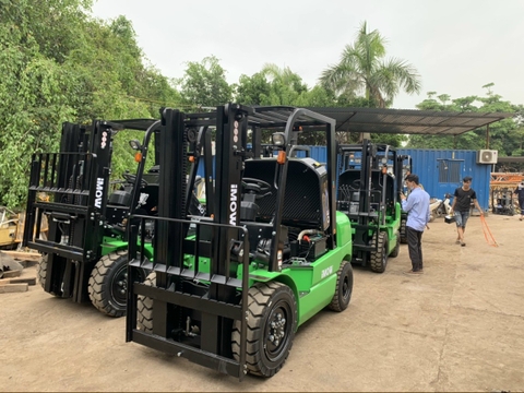 Bàn giao xe nâng iMOW mới tại Hưng Yên
