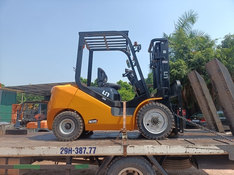 Bàn giao xe nâng UN về Hà Tĩnh