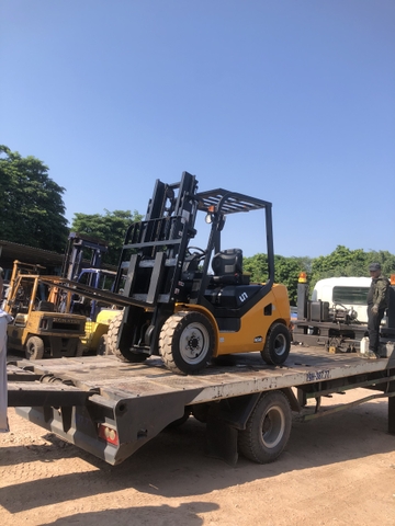 Bàn giao xe nâng UN về Bắc Giang